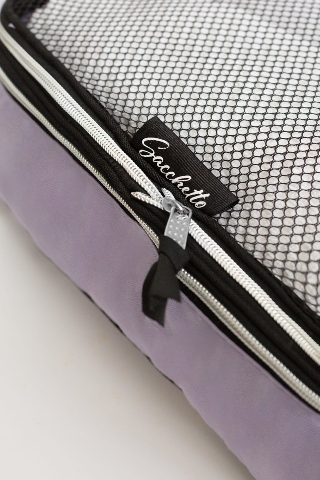 Sacchetto-quadro-lila-detalle-cierrre